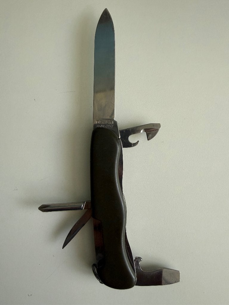 Victorinox zakmes NL defensie (met interservice logo), Ophalen of Verzenden, Landmacht, Nederland, Mes of Dolk