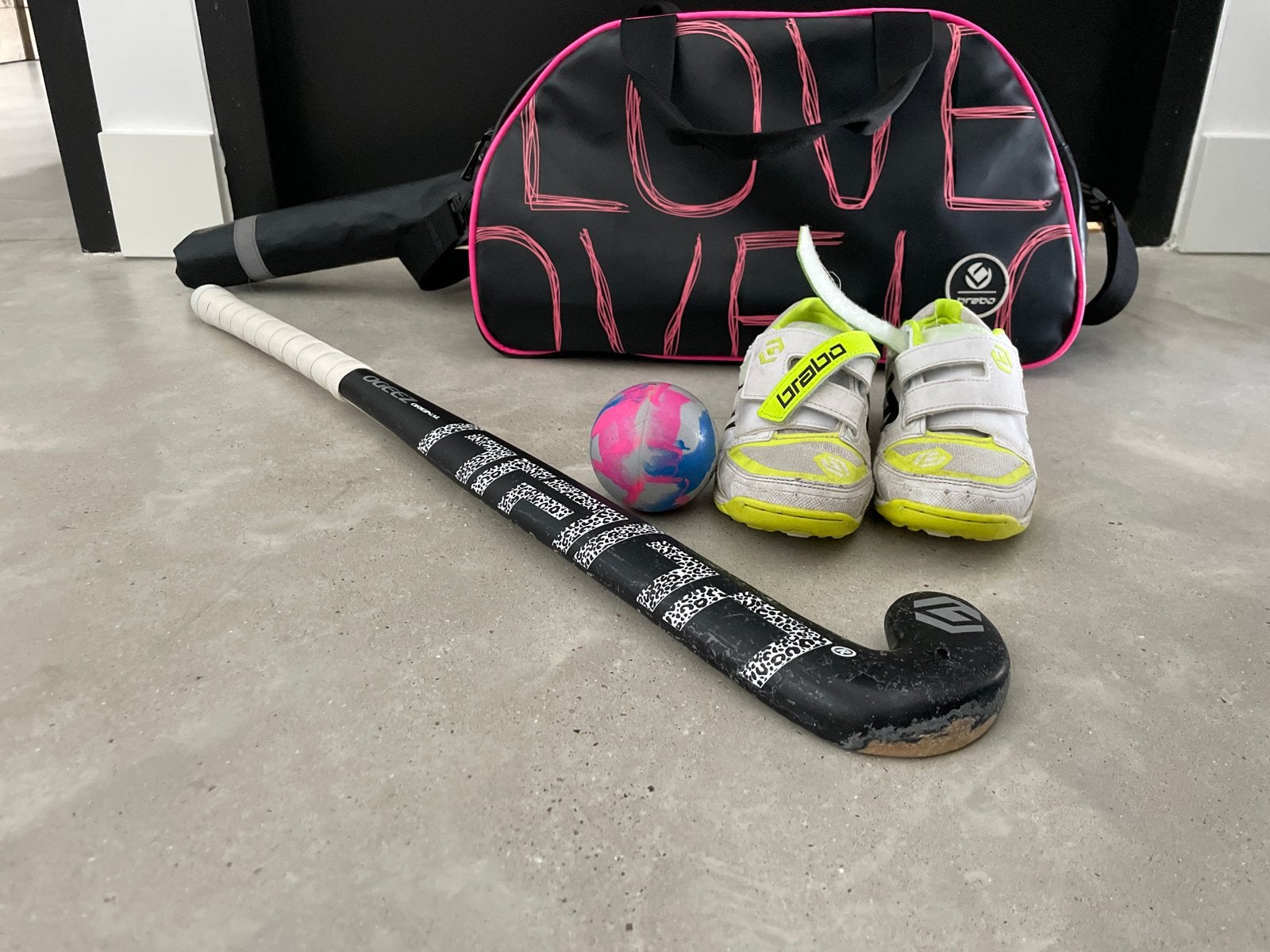 Hockeyset: Brabo stick, bal, schoenen (mt 32), hockeytas, Ophalen, Gebruikt, Stick