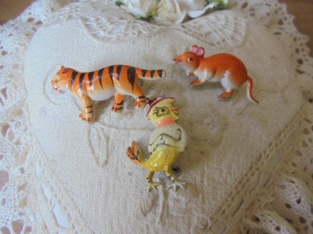 Vintage broche tijger/muis/vogel  jaren  50, Ophalen of Verzenden, Zo goed als nieuw, Overige materialen