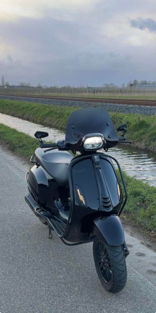 Vespa Sprint Full Option 2024, Fietsen en Brommers, Scooters | Vespa, Ophalen, Zo goed als nieuw, Benzine