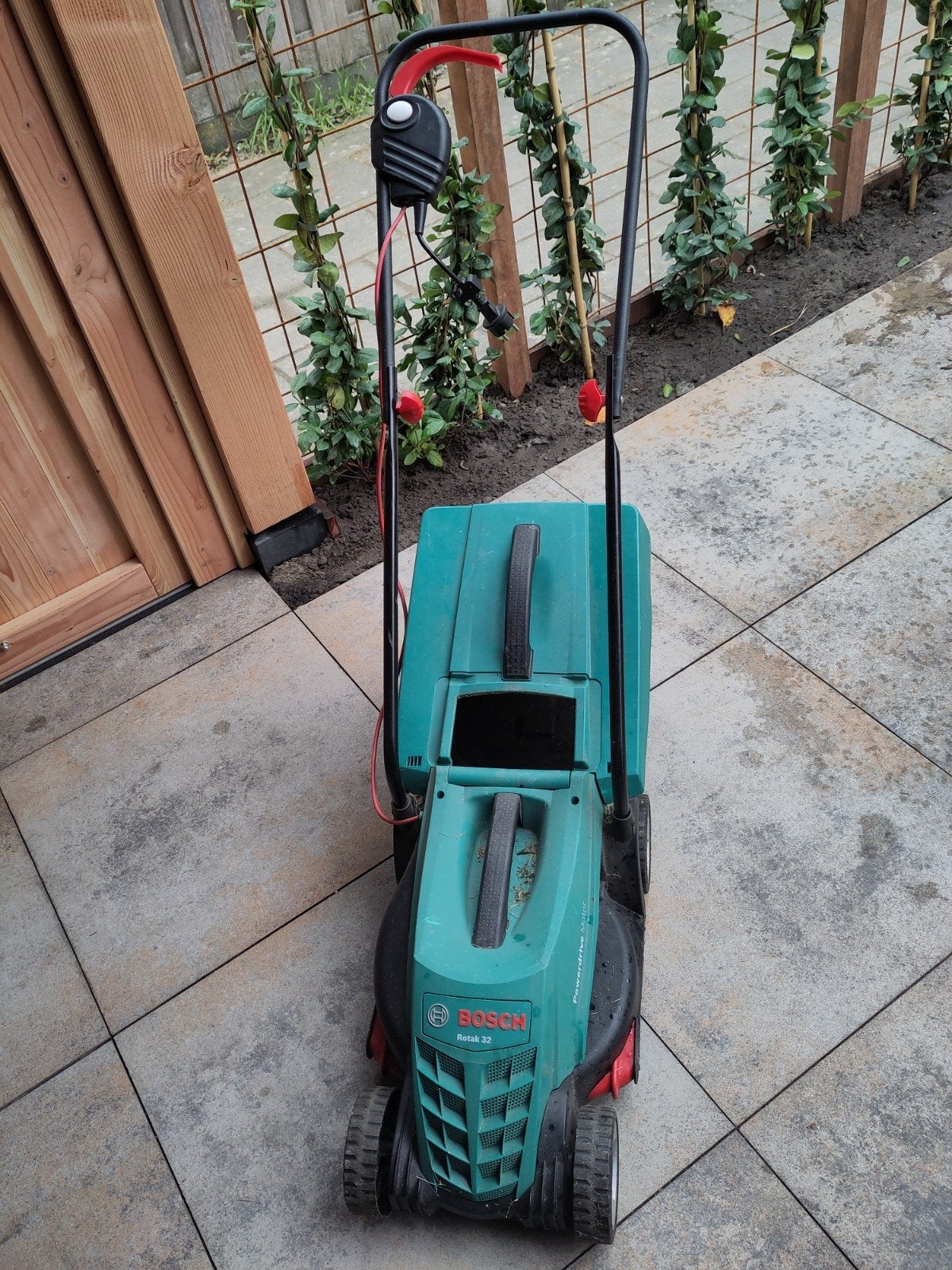 Bosch Rotak 32 elektrische grasmaaier, Tuin en Terras, Ophalen, Cirkelmaaier, Gebruikt, Elektrische grasmaaier