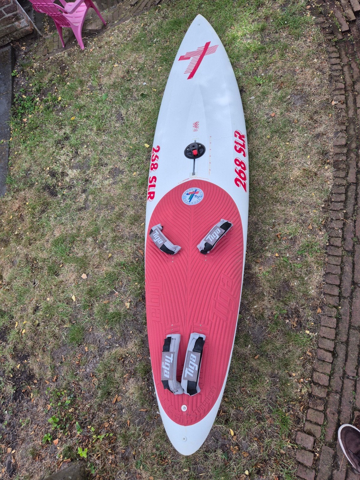Tiga 268 SLR Windsurfplank (als nieuw) met vin en boardbag, Watersport en Boten, Windsurfen, Ophalen, Zo goed als nieuw, Plank