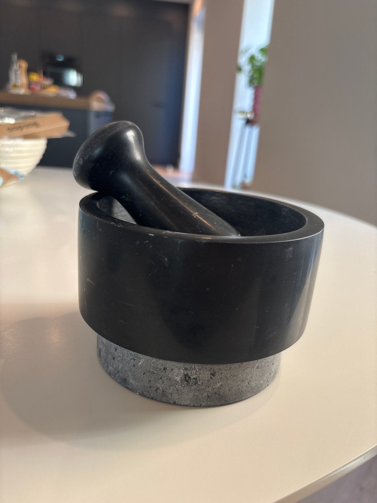 IKEA Vijzel met stamper - Zwart marmer, Huis en Inrichting, Keuken | Keukenbenodigdheden, Ophalen, IKEA, Zwart, Steen/keramiek