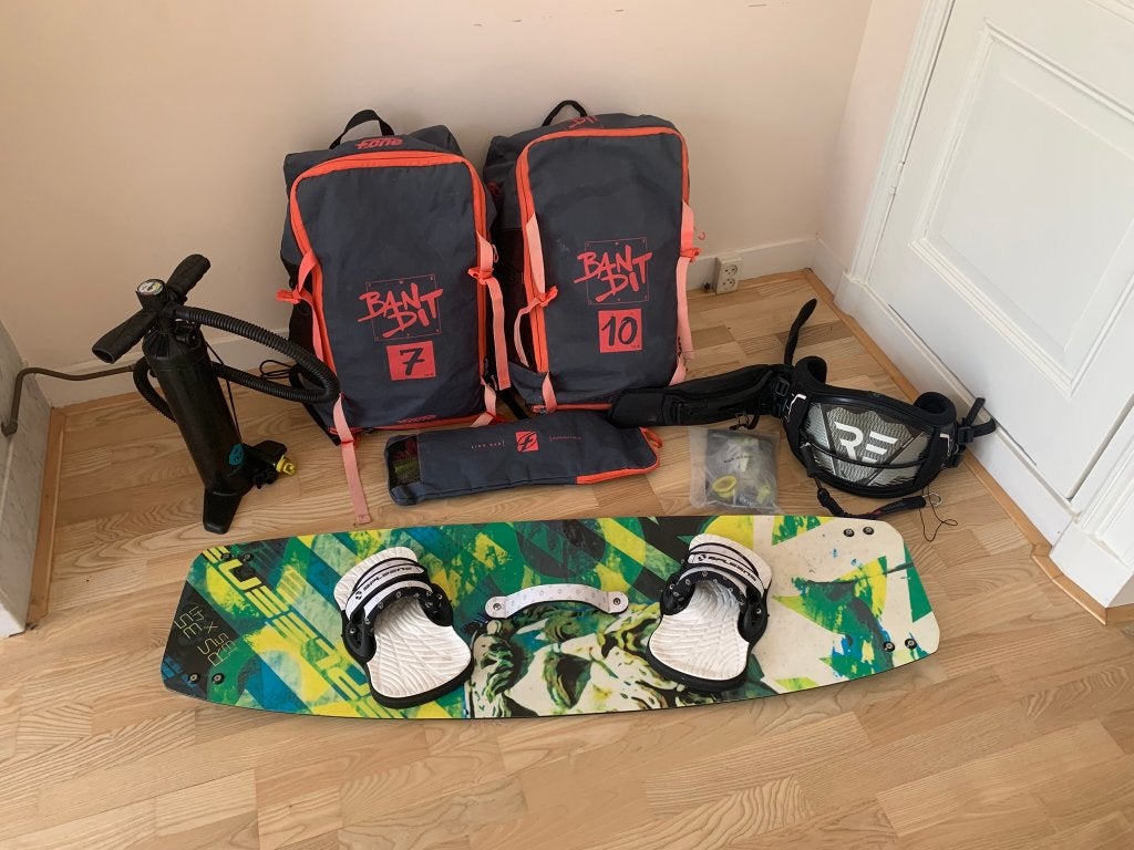 Complete kiteset F-one Bandit 2019 7 10 RE trapeze en board, Watersport en Boten, Kitesurfen, Ophalen, Kitesurf-set, Twintip, 10 m²