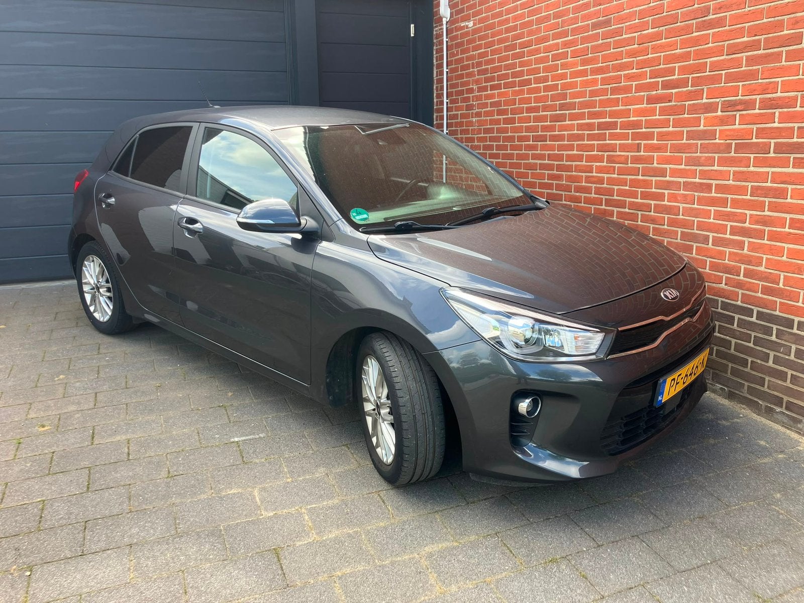 Kia Rio 1.0 T-GDi DynamicLine| Apple CarPlay| Cruise Control, Voorwielaandrijving, 450 kg, Zwart, 1055 kg
