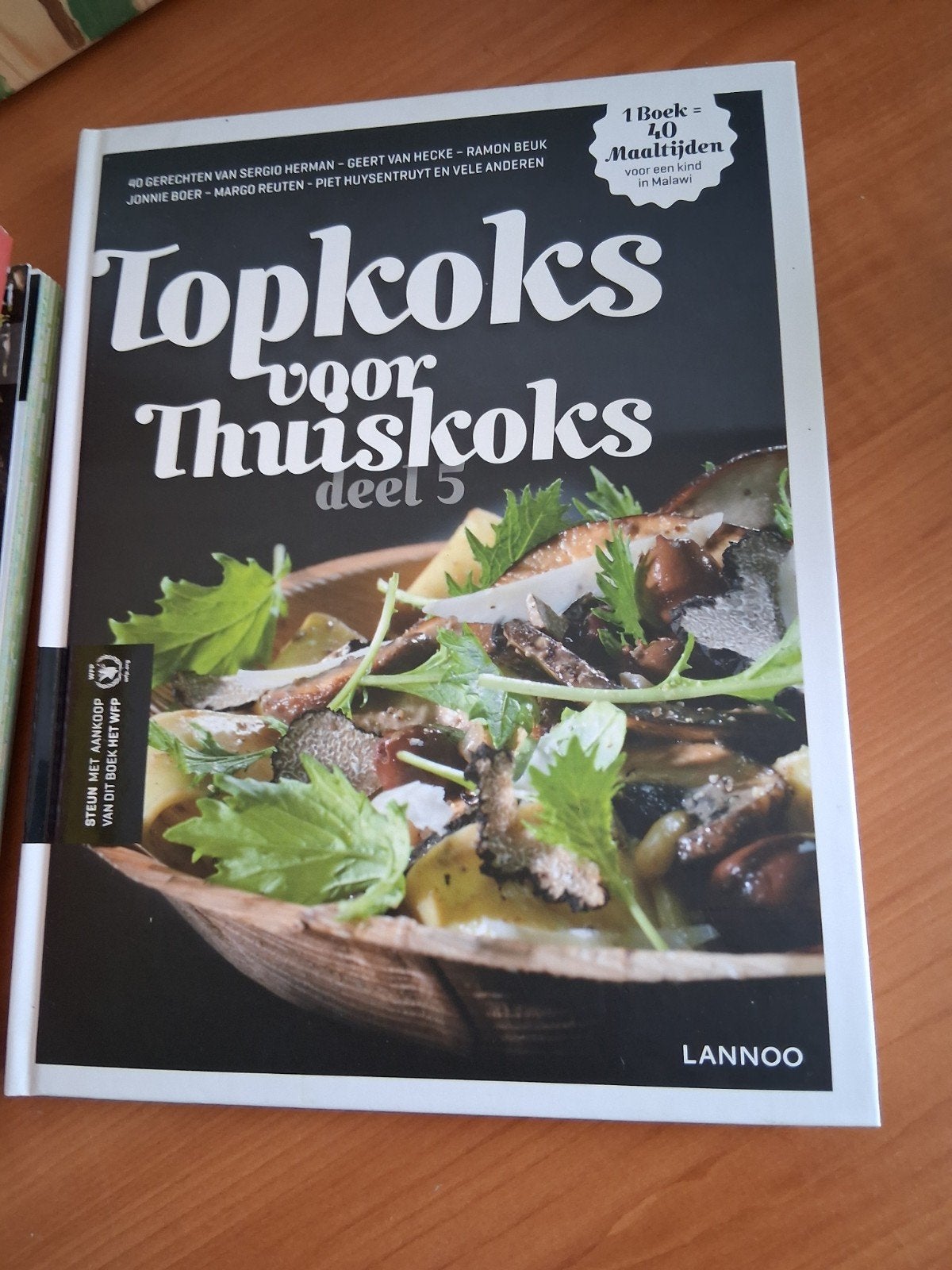 Kookboek van de bekendste koks met mooie illustraties 40 pag, Ophalen, Nieuw