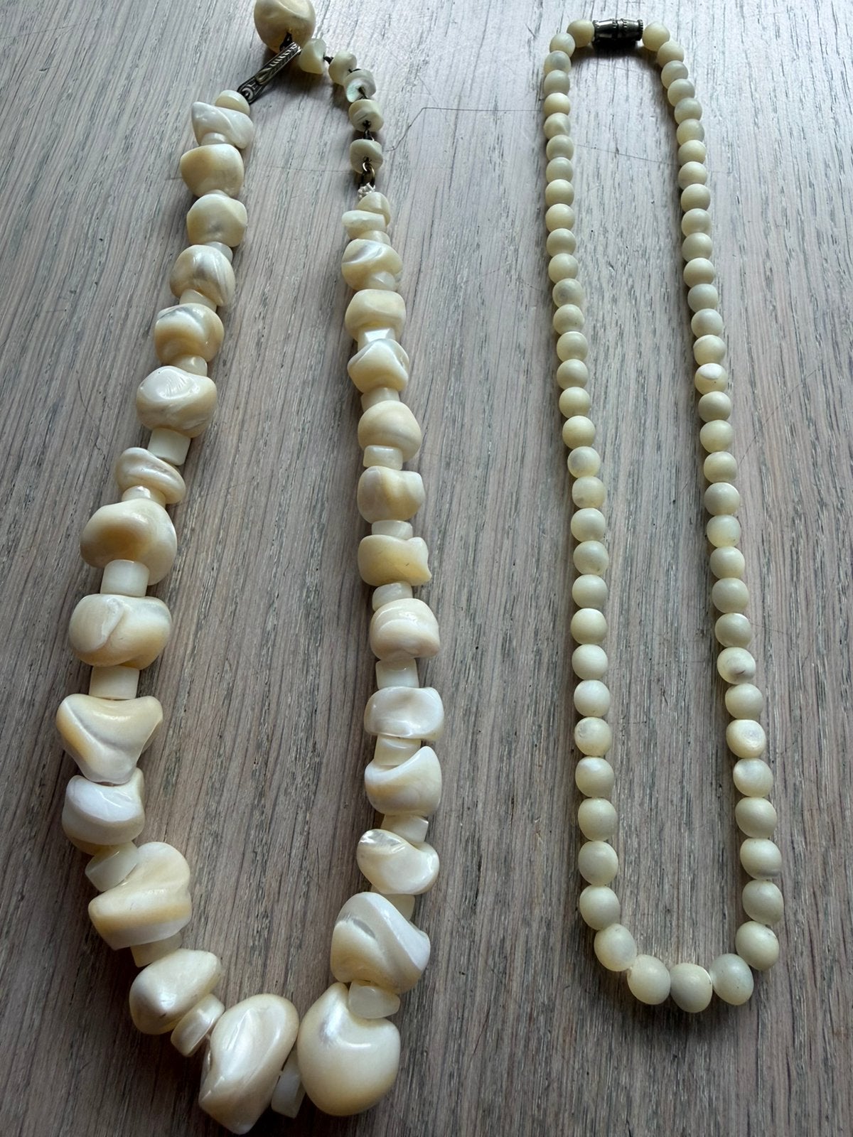 2 korte oude parelmoer kettinkjes, Verzenden, Zo goed als nieuw, Overige materialen
