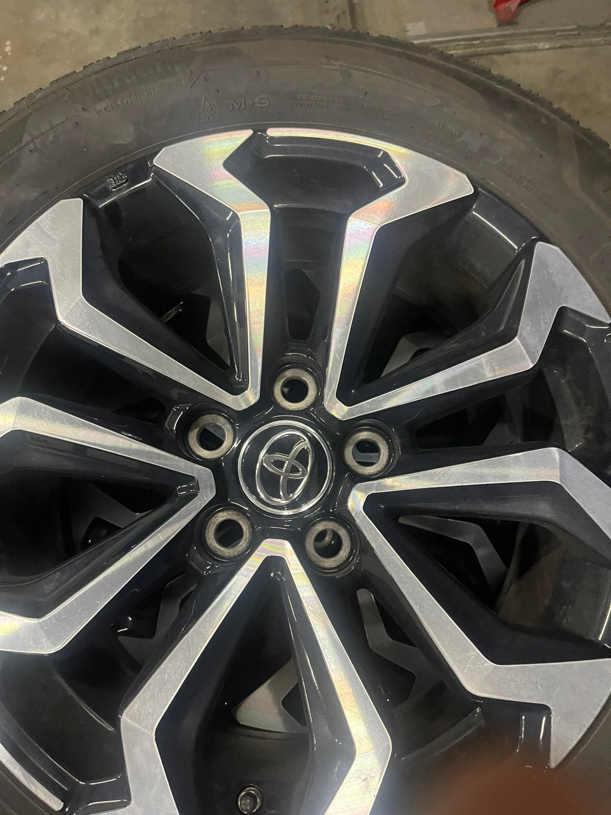 Toyota Yaris Cross LM velgen met zeergoeden banden, Auto-onderdelen, Ophalen of Verzenden, Toyota, Motorkap