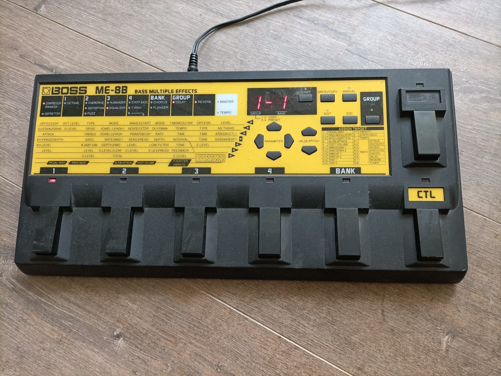 Boss ME-8B Bass Multiple Effects Pedaa met orginele voeding., Muziek en Instrumenten, Effecten, Ophalen, Gebruikt, Delay of Echo