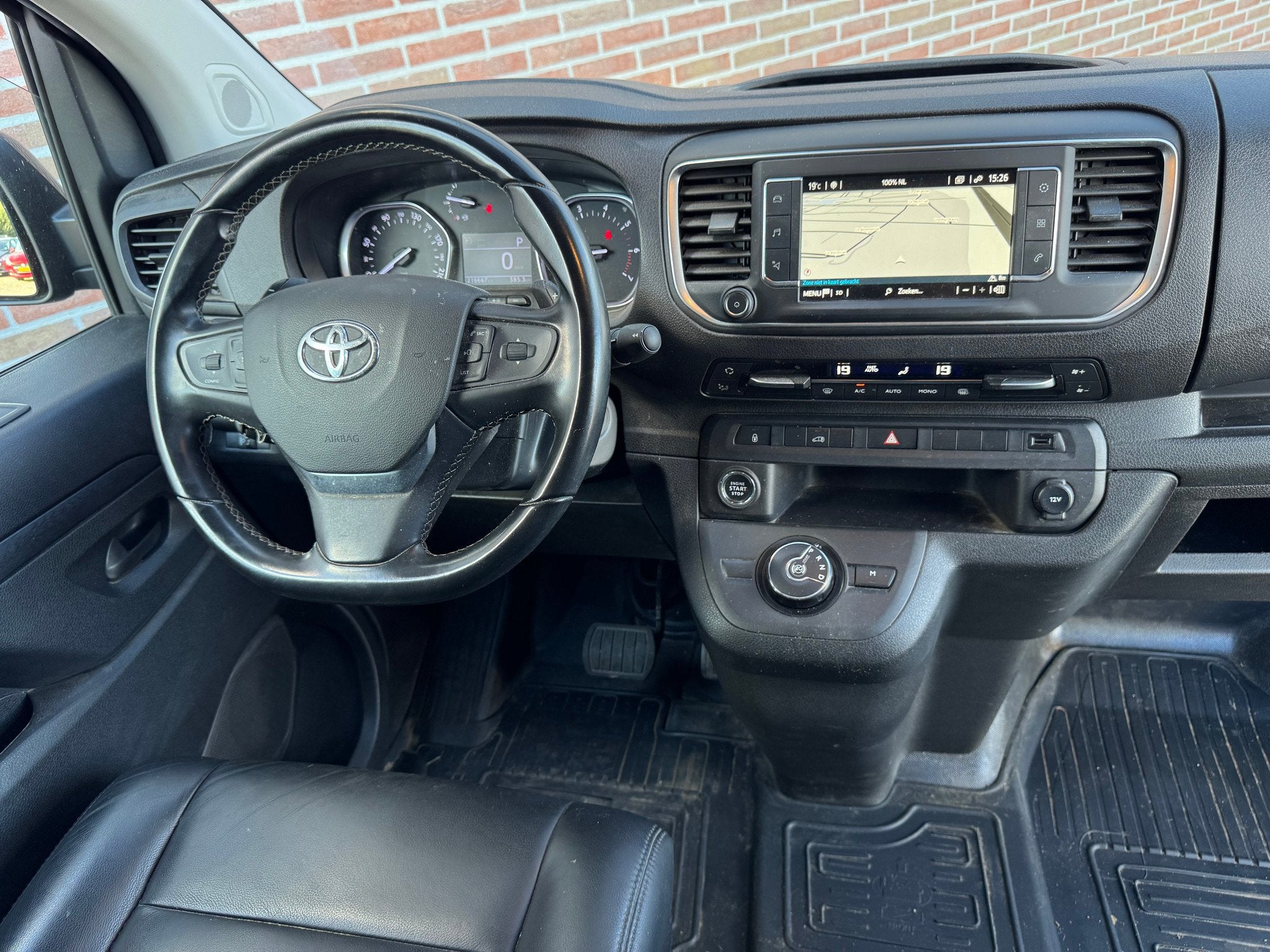 Toyota Proace 2.0 D-4D Aut | Prof Premium | Leer | Navi | Ai, Auto's, Gebruikt, Euro 6, 4 cilinders, Zwart