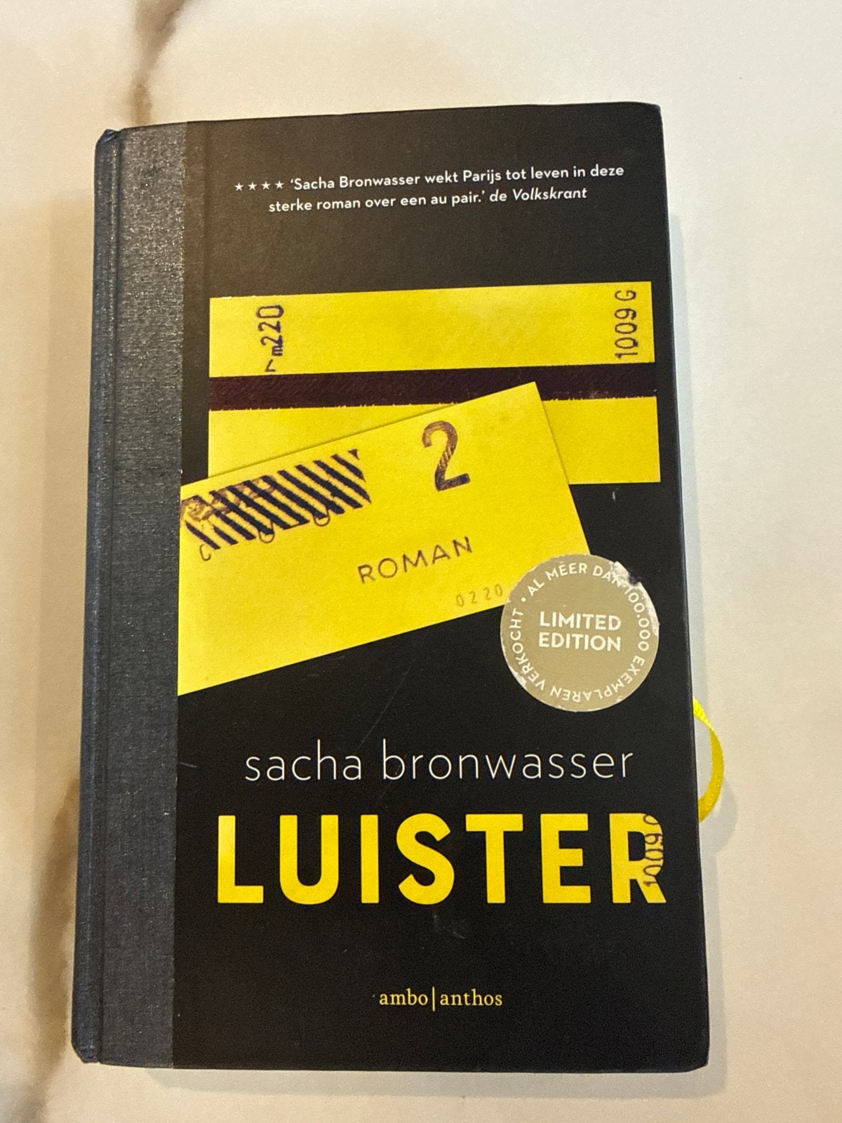 Luister - Sacha Bronwasser (Limited Edition), Boeken, Ophalen of Verzenden, Zo goed als nieuw, Nederland