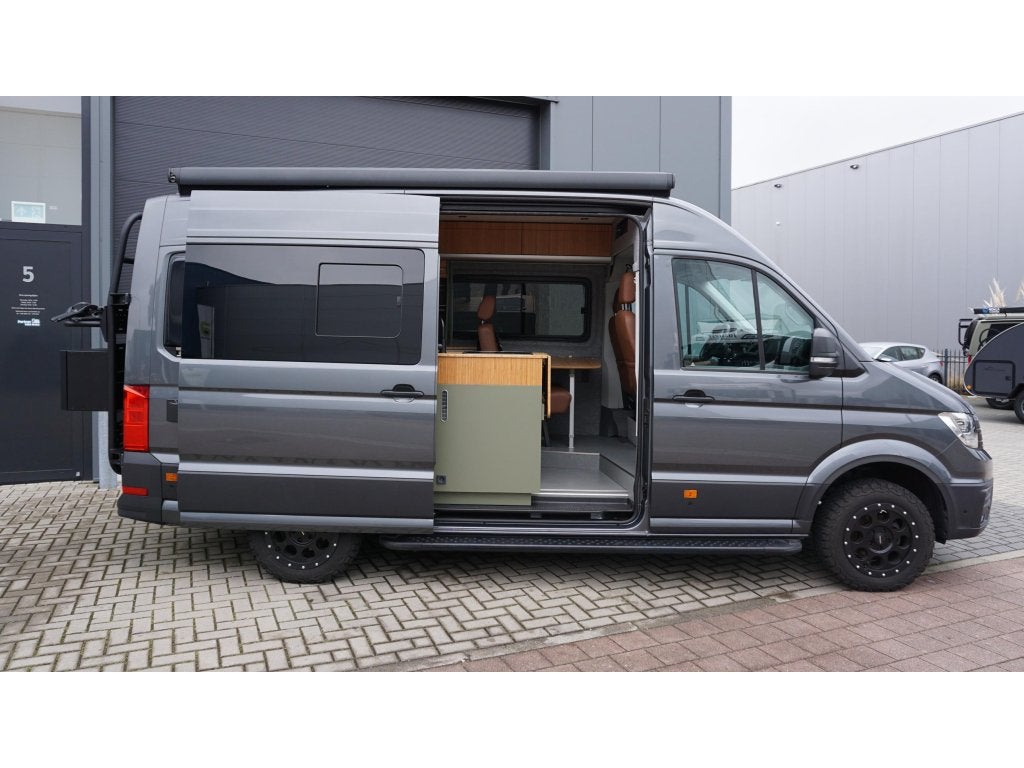 Leaf 4 / DSG / Off-Grid / zonnepanelen / Omvormer / Starlink, Automaat, Chemisch toilet, Buscamper of Camperbus, Volkswagen