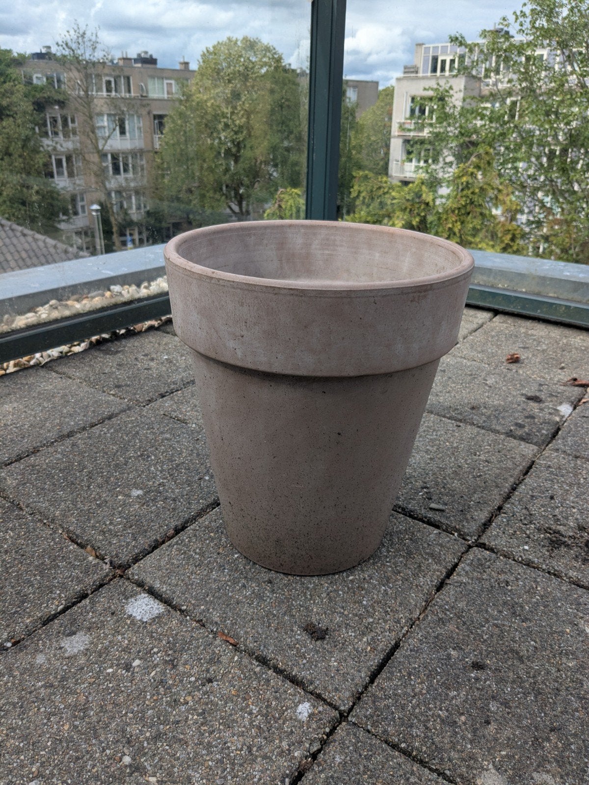 Grote bloempot, grijs/bruin, Ophalen, Rond, Steen