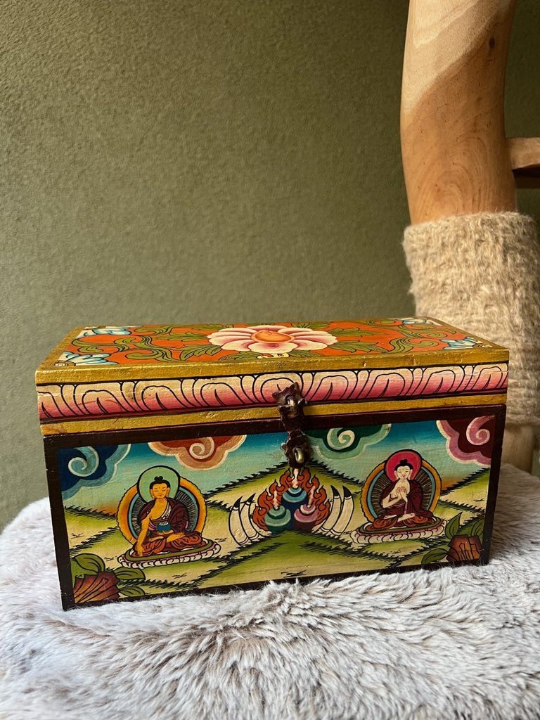 Tibetaans boeddha kist handbeschilderd Tibet, Teakhout, Minder dan 50 cm, Ophalen of Verzenden, Schipluidenlaan 20 5035KJ Tilburg