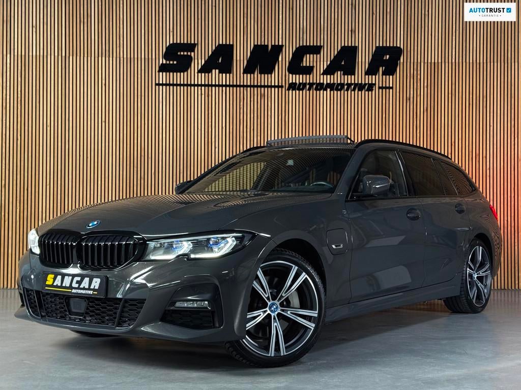 BMW 3-serie Touring 330e M-sport PANO|AMBIENT|19 INCH|LASER|, Auto's, BMW, 1998 cc, Gebruikt, 4 cilinders, Plug-in hybride