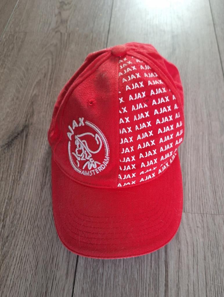 ajax amsterdam pet rood logo verstelbaar, Ophalen of Verzenden, Gebruikt, Clubaccessoires