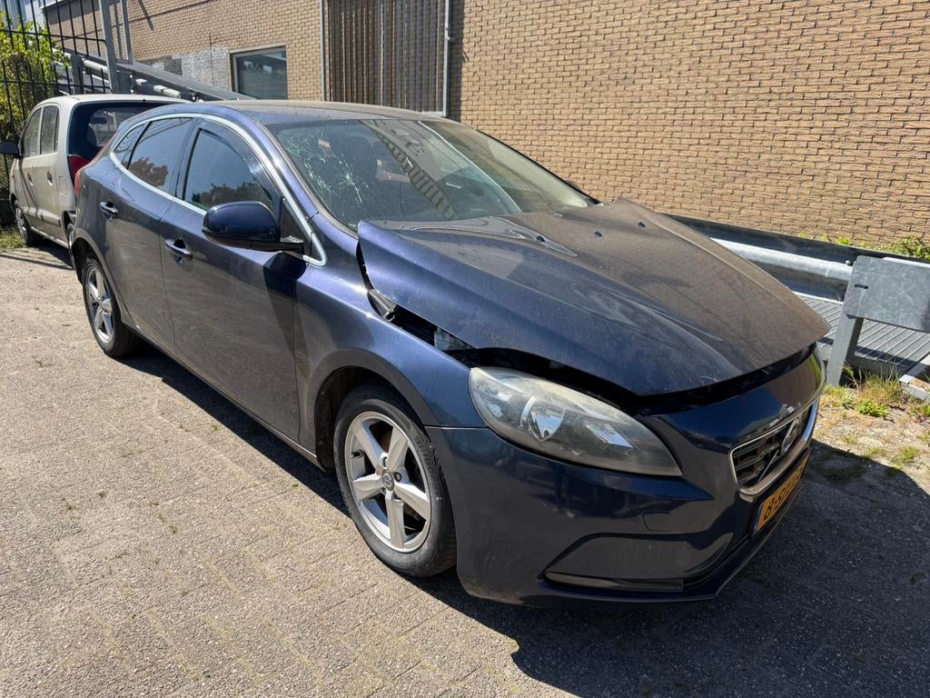 Volvo v40 1.6 d2 2013 115pk blauw/ lichte schade/diesel, Auto diversen, Schadeauto's, Overige carrosserieën, Blauw, Performance cars