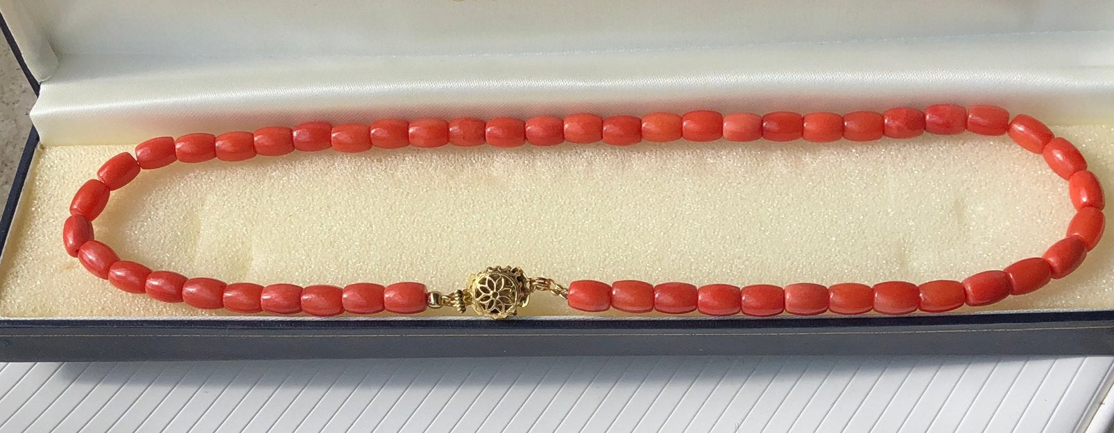 Koraal Ketting Collier Met Goud Kleurig Slot, Ophalen of Verzenden, Zo goed als nieuw, Steen of Mineraal, Met edelsteen
