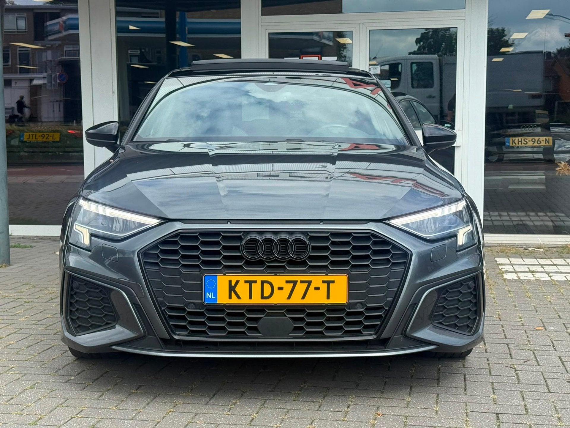 Audi A3 Limousine 30 TFSI S edition | Pano | S Line | Leder, Dealer onderhouden, Gebruikt, Bedrijf, 3 cilinders