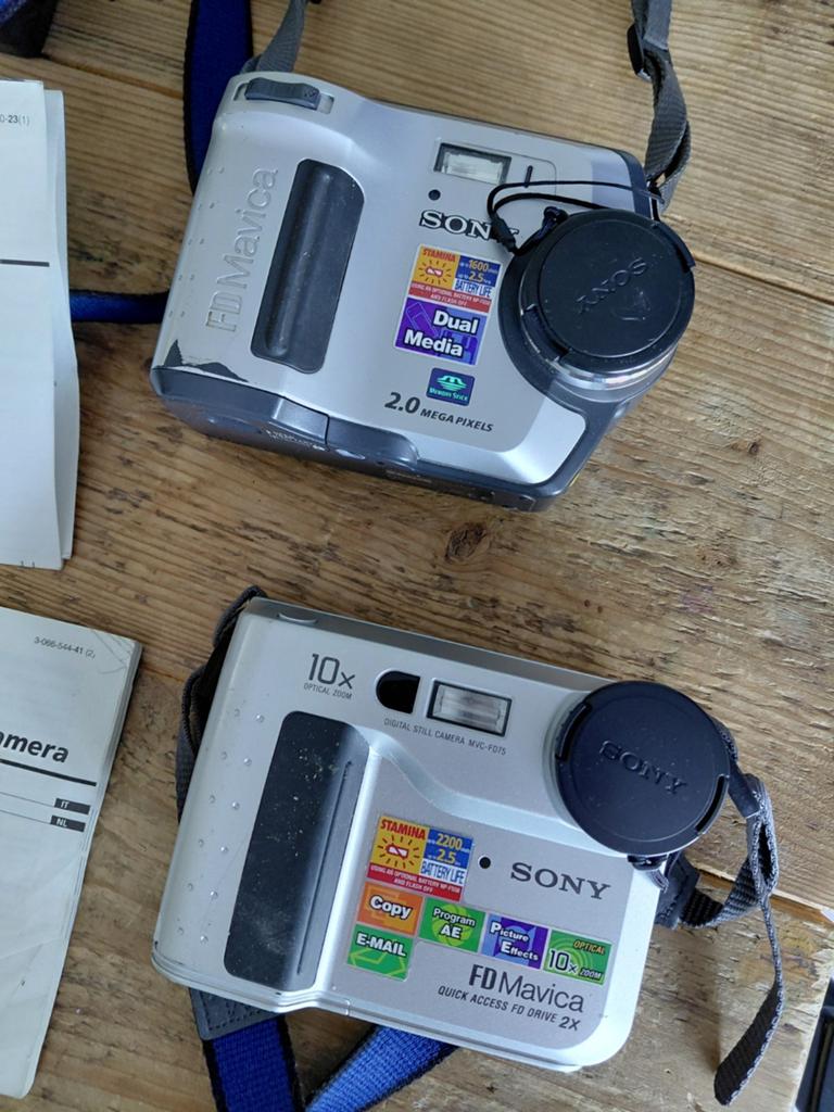 2 Vintage Sony digitale fotocamera's (Mavica) met floppy, Audio, Tv en Foto, Fotocamera's Digitaal, Ophalen of Verzenden