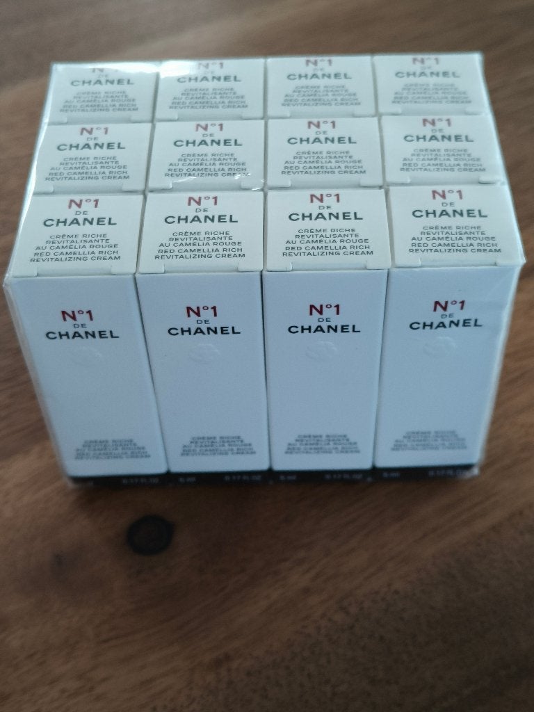 Chanel gezichtsverzorging, creme en serum, Ophalen of Verzenden, Nieuw, Gehele gezicht, Verzorging