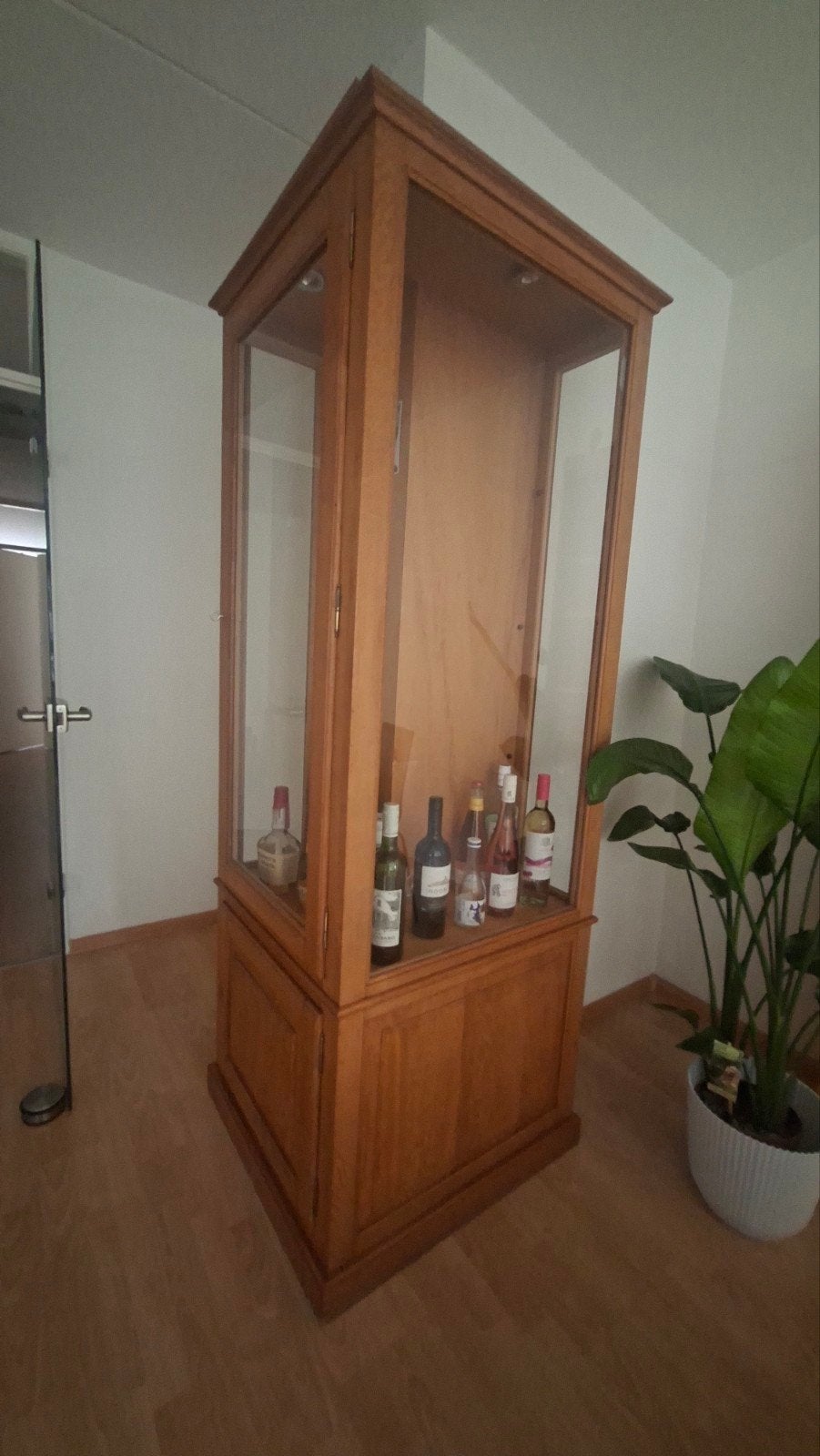 Eikenhouten Vitrinekast met Glazen Deuren, Huis en Inrichting, Kasten | Vitrinekasten, Ophalen, Glas, 50 tot 100 cm, Klassiek, Elegant