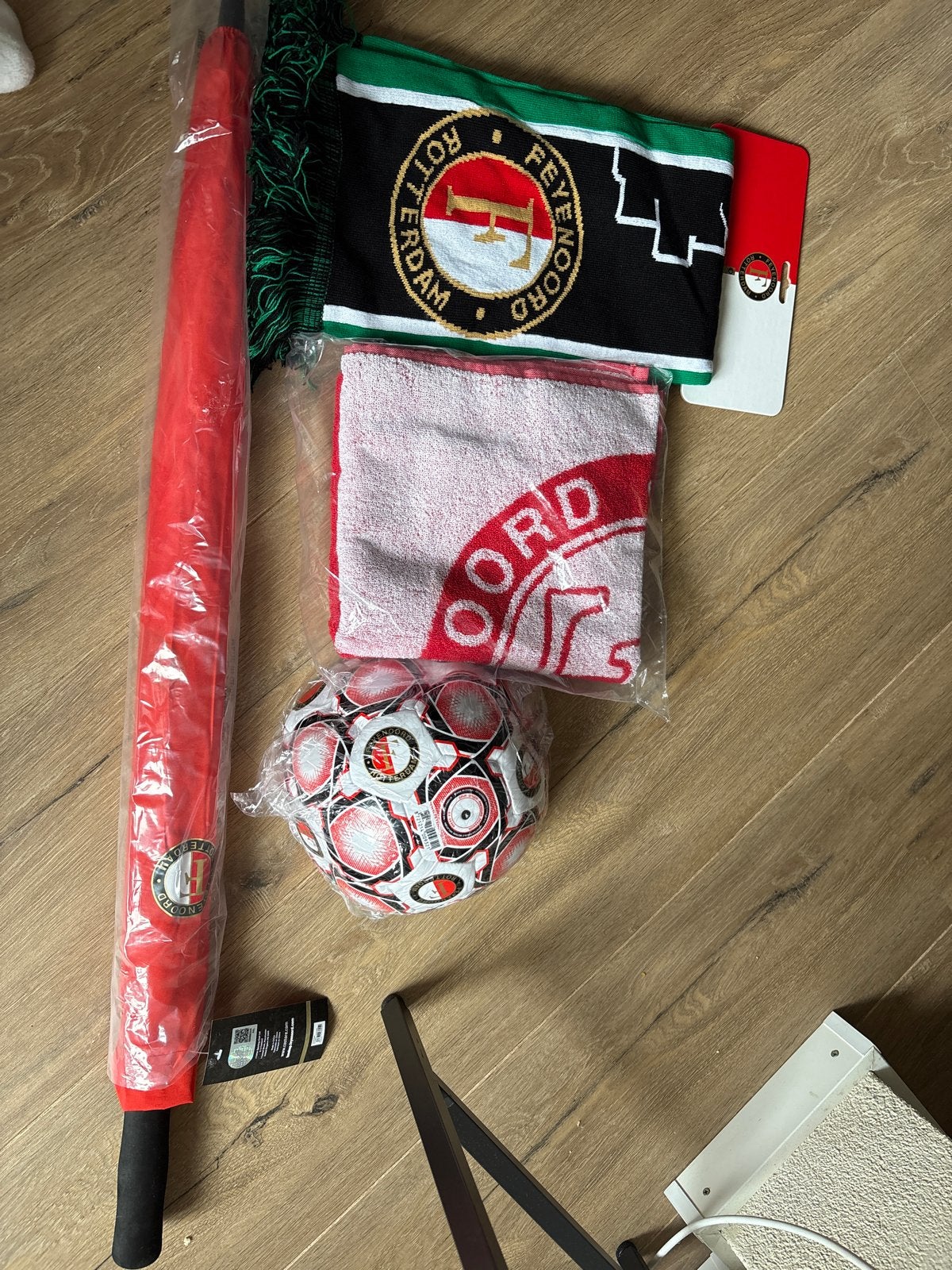 Feyenoord Fanpakket: Paraplu, Sjaal, Handdoek en Bal, Ophalen of Verzenden, Nieuw, Clubaccessoires