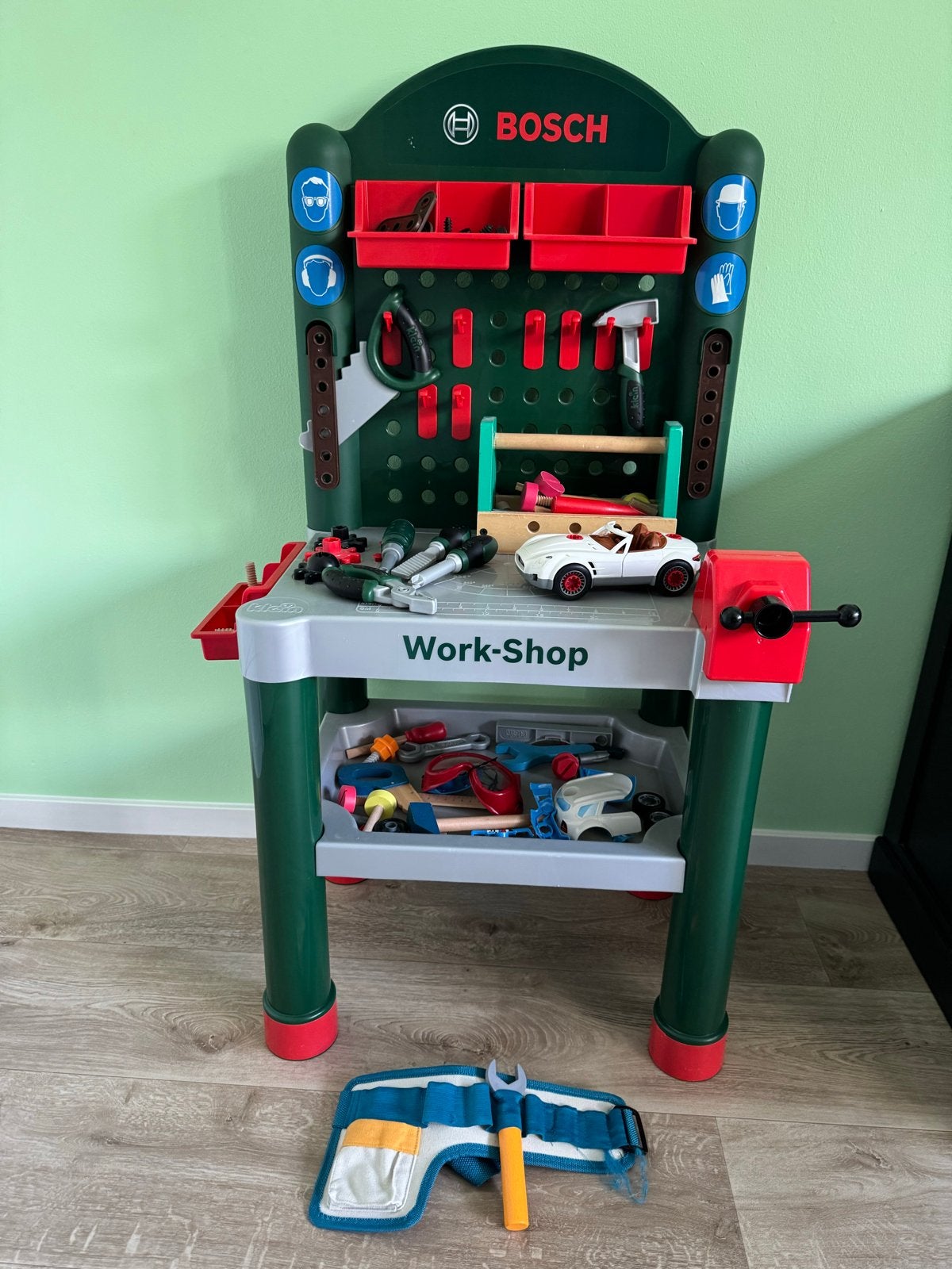 Bosch werkbank met accessoires en auto, Ophalen, Zo goed als nieuw, Jongen of Meisje