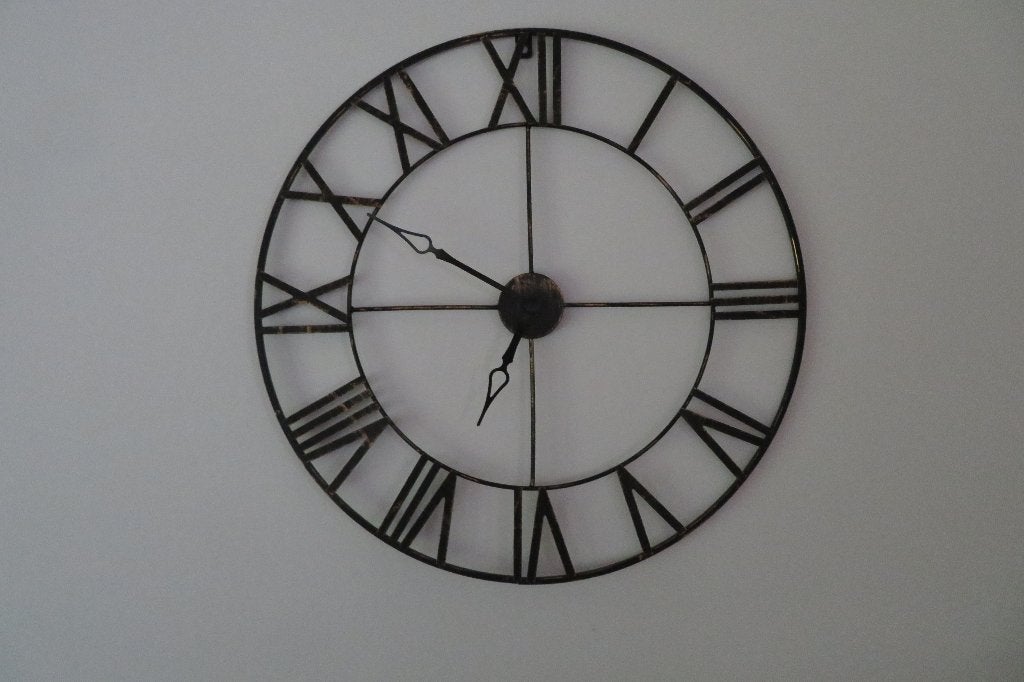 Mooie grote metalen wandklok klok diameter 70 cm zwart staal, Huis en Inrichting, Woonaccessoires | Klokken, Ophalen, Gebruikt