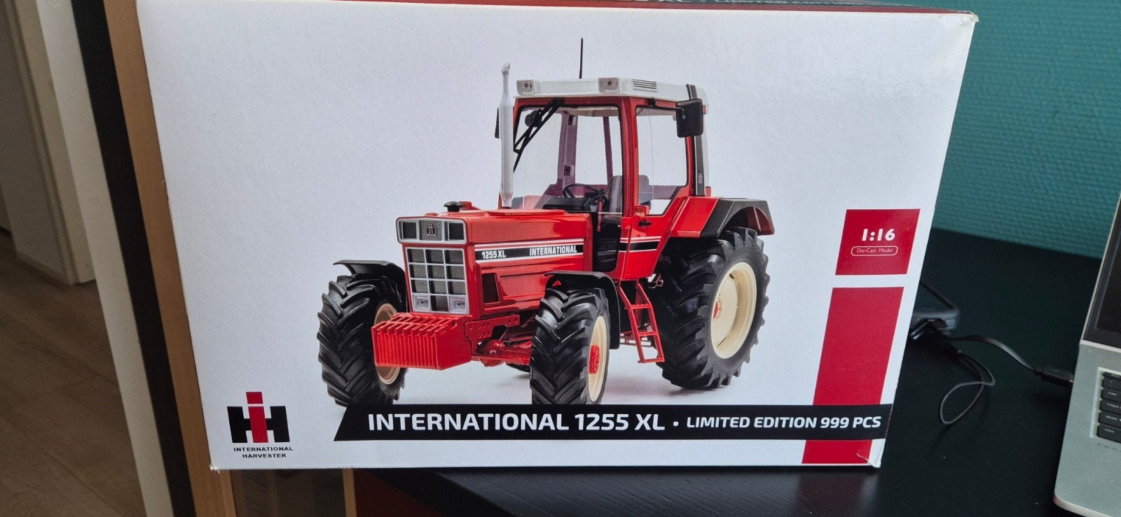 International ih ihc 1255 XL universal hobbies UH, Ophalen of Verzenden, Nieuw, Tractor of Landbouw, Universal Hobbies