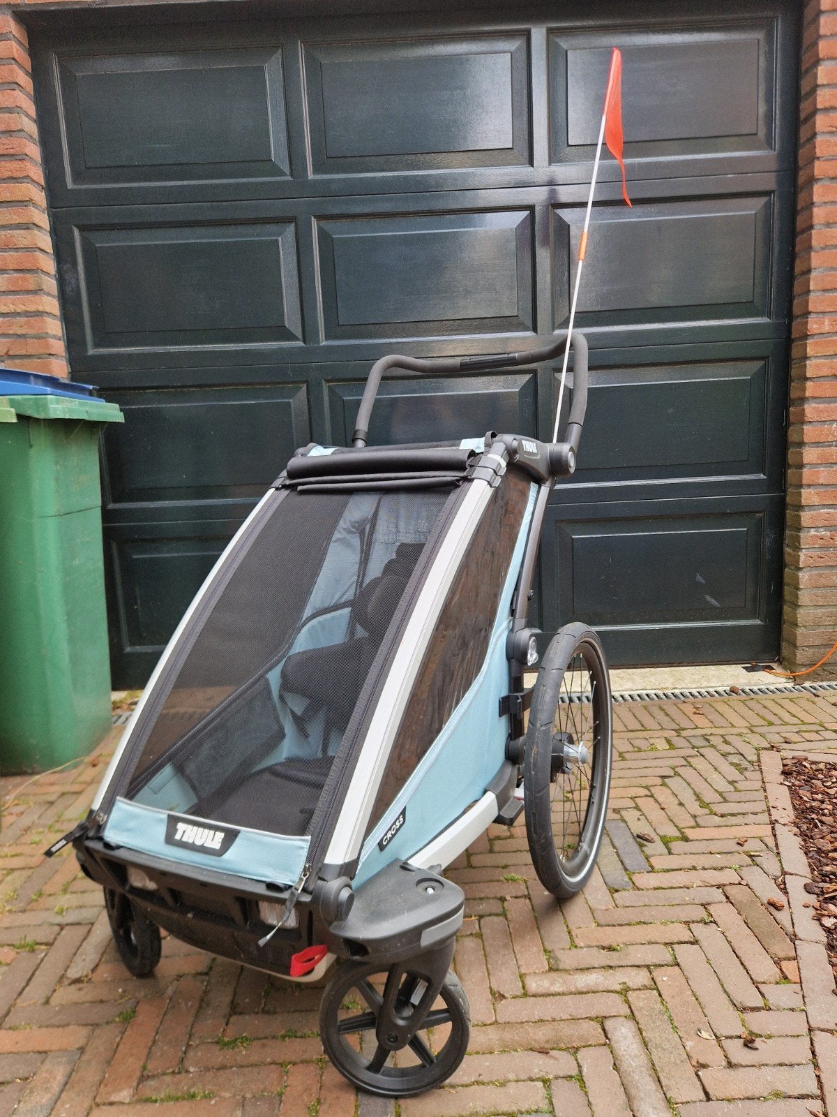 Thule Chariot Cross 1 2023 met regenkap en baby support, Verstelbare duwstang, Zo goed als nieuw, Ophalen, Kinderwagen