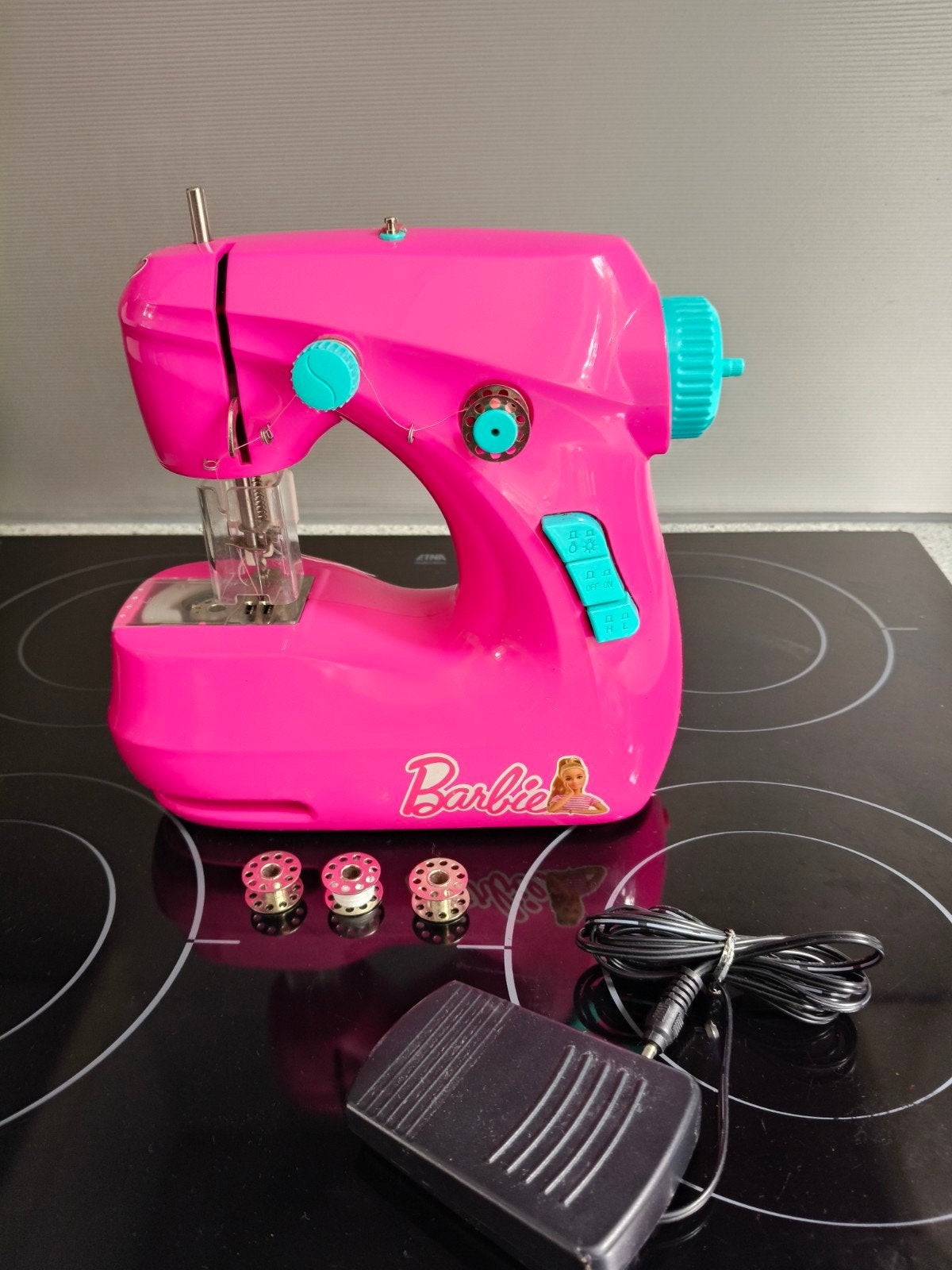 Barbie naaimachine, moet zo snel mogelijk weg, Ophalen, Gebruikt, Naaimachine, Overige merken