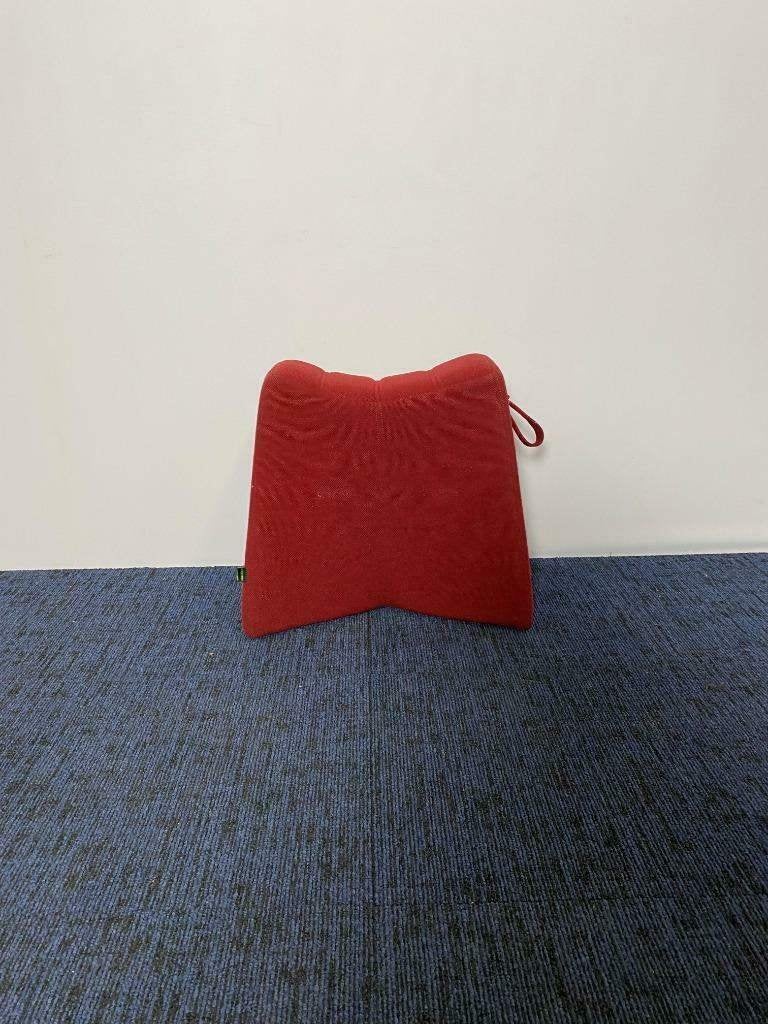 2 x Naughtone Pinch Poef, bordeaux rode stoffering, design, Ophalen, Hout, Minder dan 50 cm, Gebruikt