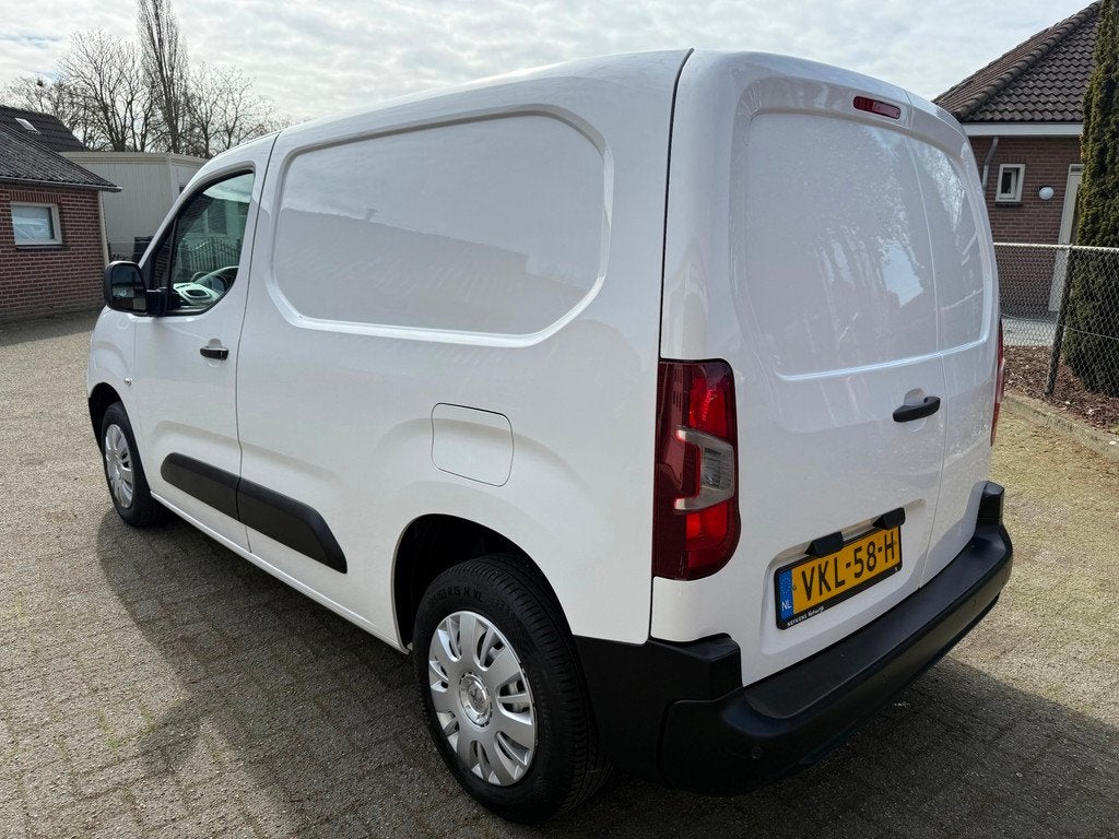 Peugeot Partner 1.2 PureTech Premium navi carplay airco, Voorwielaandrijving, Gebruikt, Euro 6, 1199 cc