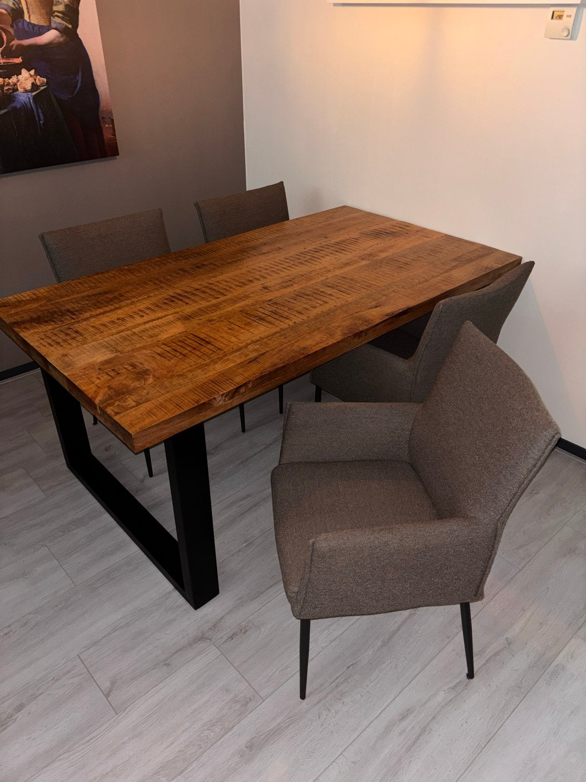 Robuuste eettafel van mangohout met 4 stoelen, Ophalen, 50 tot 100 cm, Zo goed als nieuw, 150 tot 200 cm