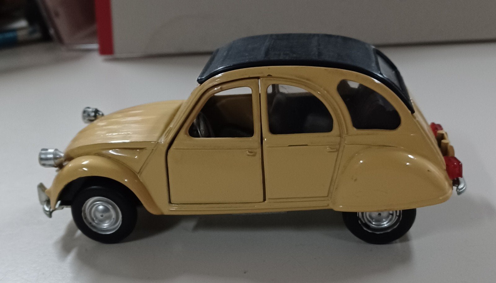 Citroën 2CV van Polistil uit verzameling, nooit mee gespeeld, Hobby en Vrije tijd, Modelauto's | 1:24, Zo goed als nieuw, Ophalen of Verzenden