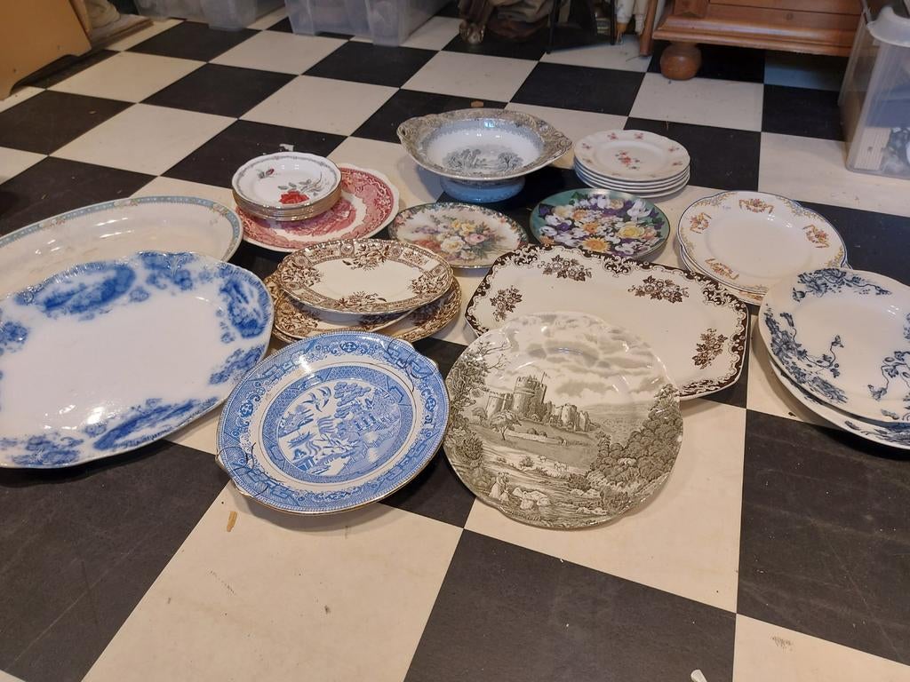 Antieke brocante borden en schalen, Ophalen