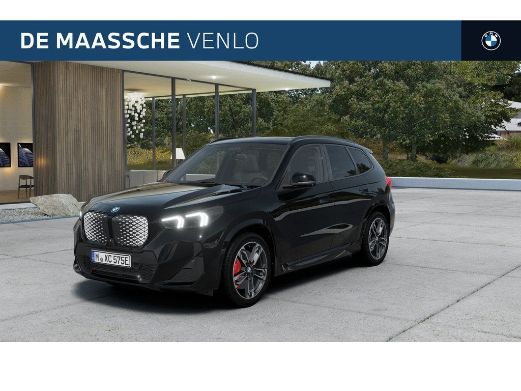 BMW iX1 eDrive20 M Sport / Panoramadak / Trekhaak / Sportsto