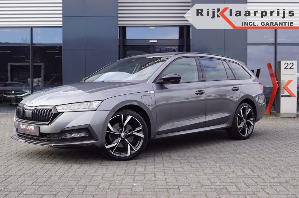 Skoda OCTAVIA Combi 1.4 TSI iV 204pk Sportline/Panodak/Sport, Automaat, Gebruikt, Met garantie (alle), Zilver of Grijs