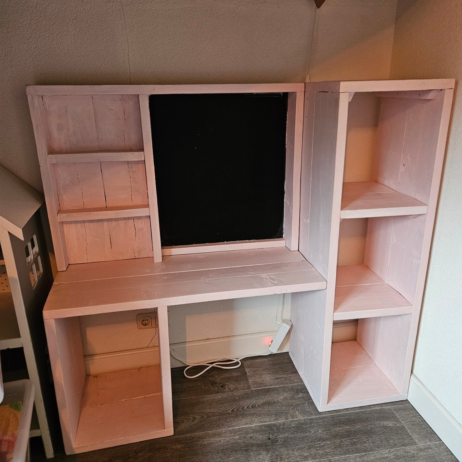 Speeltafel/kinderbureau met krijtbord, Kinderen en Baby's, Speelgoed | Speeltafels, Ophalen