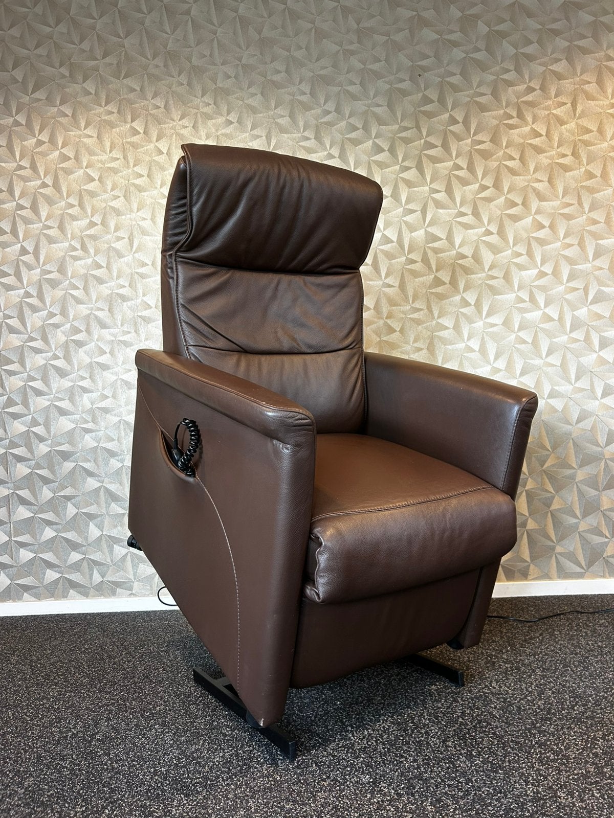 Sta op Stoel | de Toekomst | Lederen bekleding | Toro, Modern en knus, Minder dan 75 cm, Zorgbroeder, Zoom 19