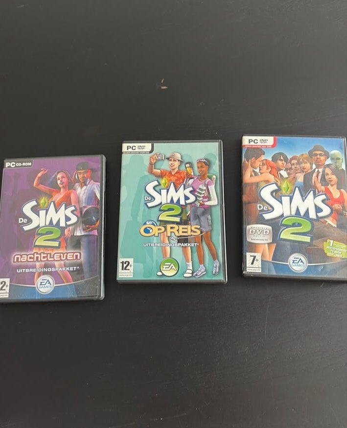 Sims 2 met 2 uitbreidingen: op reis en nachtleven, Ophalen, 1 speler, Zo goed als nieuw, Vanaf 12 jaar