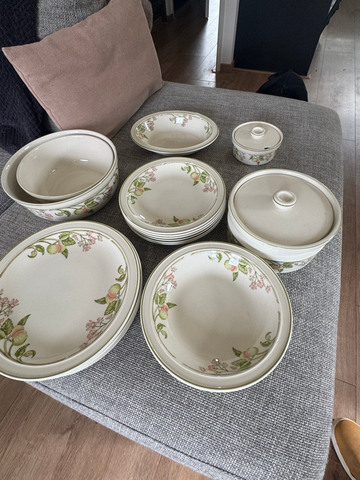 Wedgwood Wild Apple Vintage servies