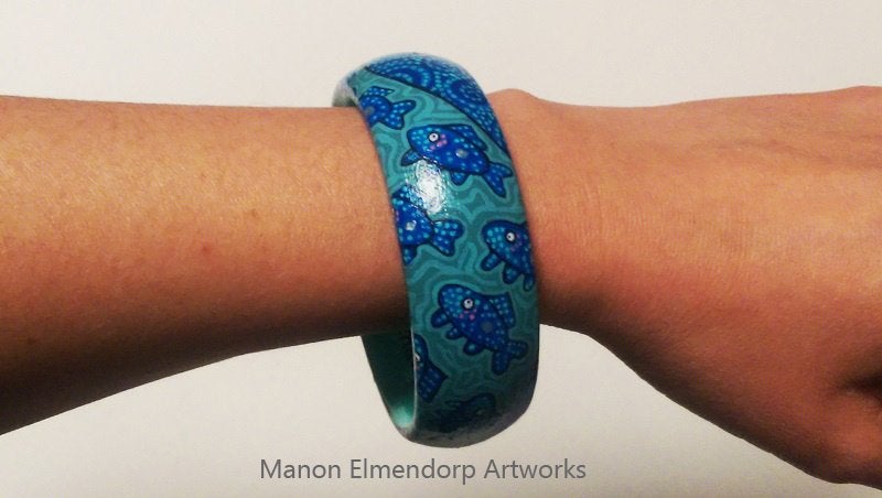 Unieke Handbeschilderde Armband "Relax and Go with the Flow", Antiek en Kunst, Hout, Ophalen of Verzenden, Blauw, Overige typen