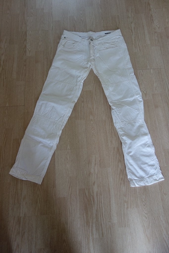 Mooie witte merk herenbroek, Kleding | Heren, Ophalen of Verzenden, Zo goed als nieuw, Maat 52/54 (L), Wit
