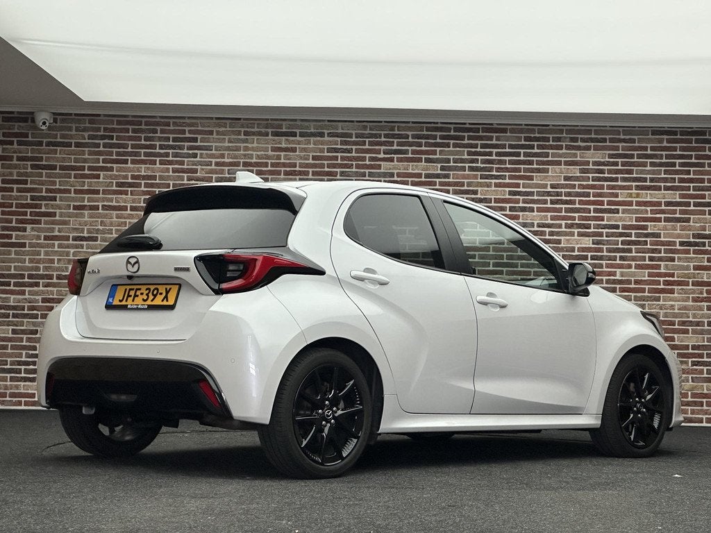 Mazda 2 Hybrid 1.5 Homura Plus Panoramadak Headup Camera, Auto's, Mazda, Gebruikt, Euro 6, 4 kWh, Wit