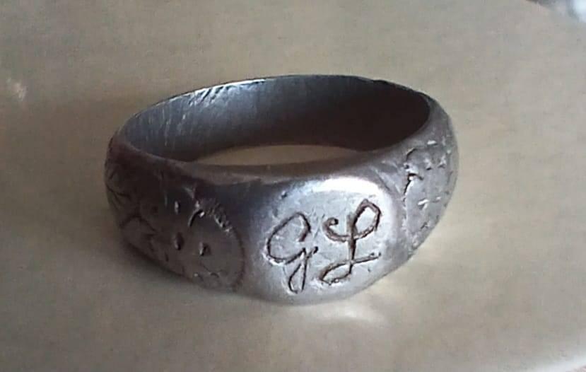 WO1 trench art ring "G L", Verzamelen, Militaria | Algemeen, Ophalen of Verzenden, Overige soorten, Overige gebieden, Kunstobject