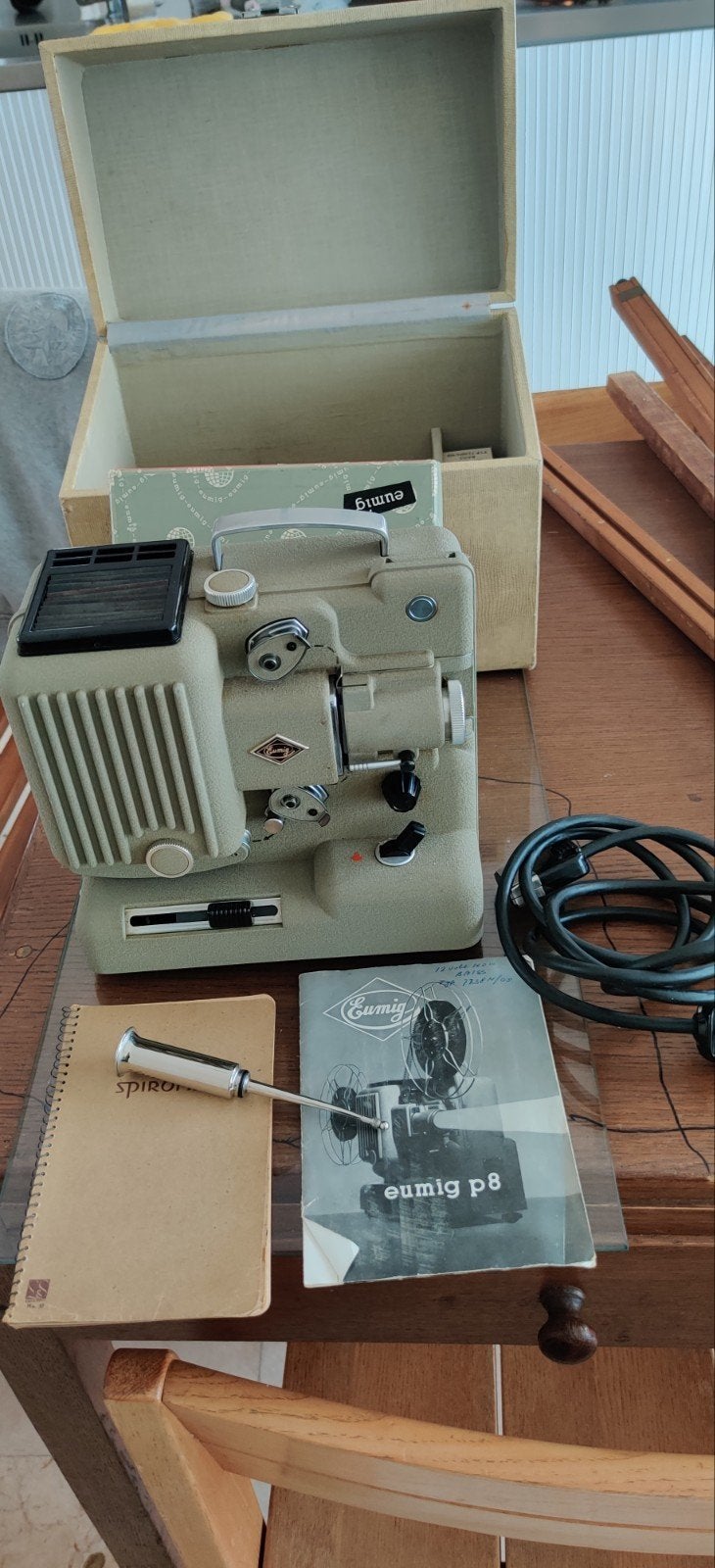 Eumig p8, Ophalen, Projector
