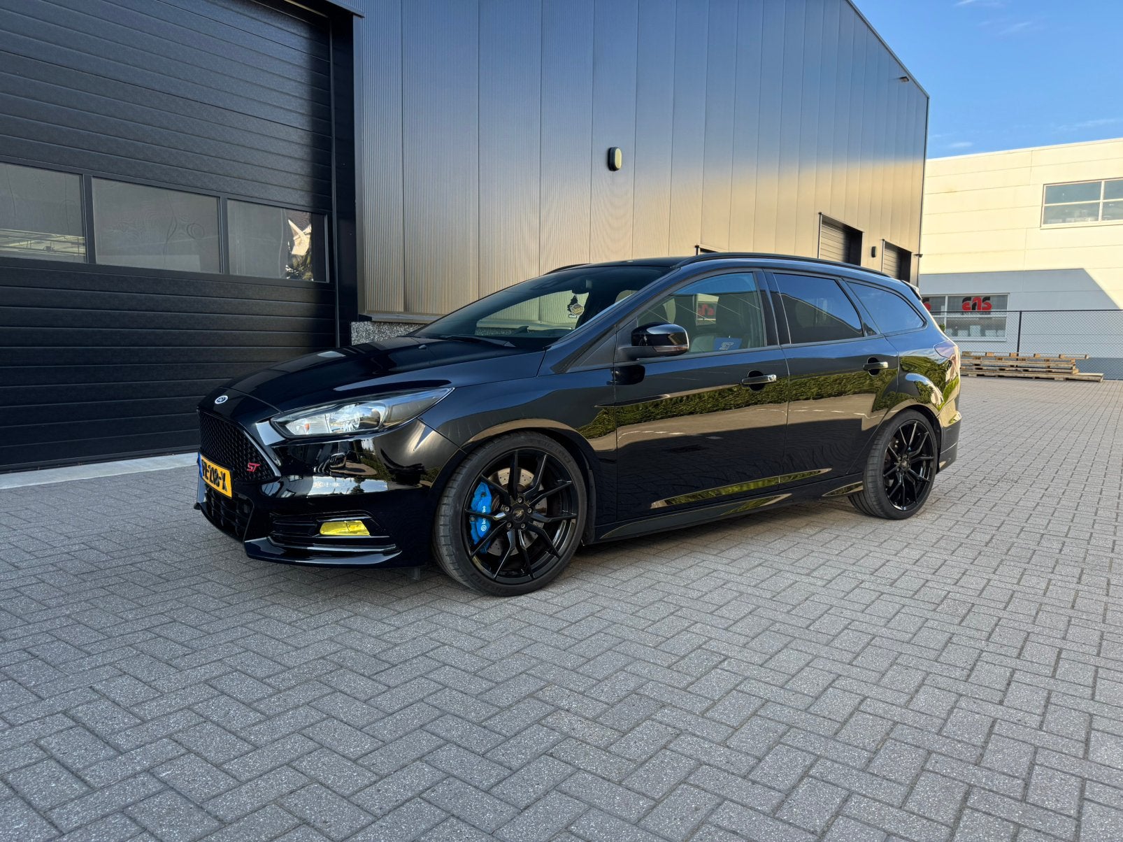Ford Focus ST 2.0 Ecoboost Wagon 2017 Zwart, Auto's, Ford, 15 km/l, 4 cilinders, Leder en Stof, Zwart