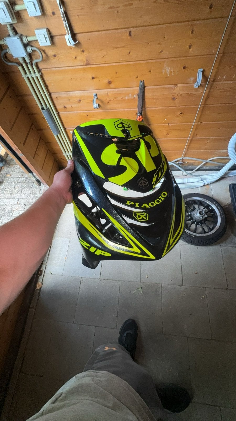 Piaggio Zip kappenset magic black/ neon gele stickerset, Ophalen, Gebruikt, Kap, Piaggio